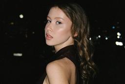 16-летнюю Анну Пересильд застали за поцелуем с Ваней Дмитриенко